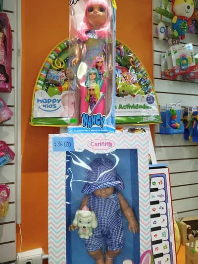 Muñecas varias